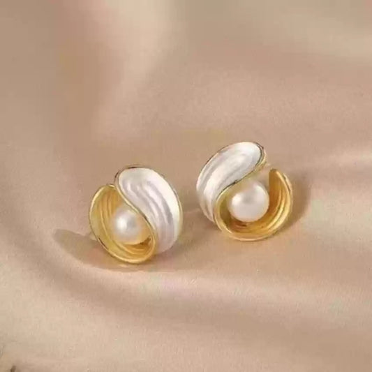 Gold Pearl Stud